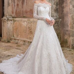 Chic Off-Shoulder Lace Bridal Gown